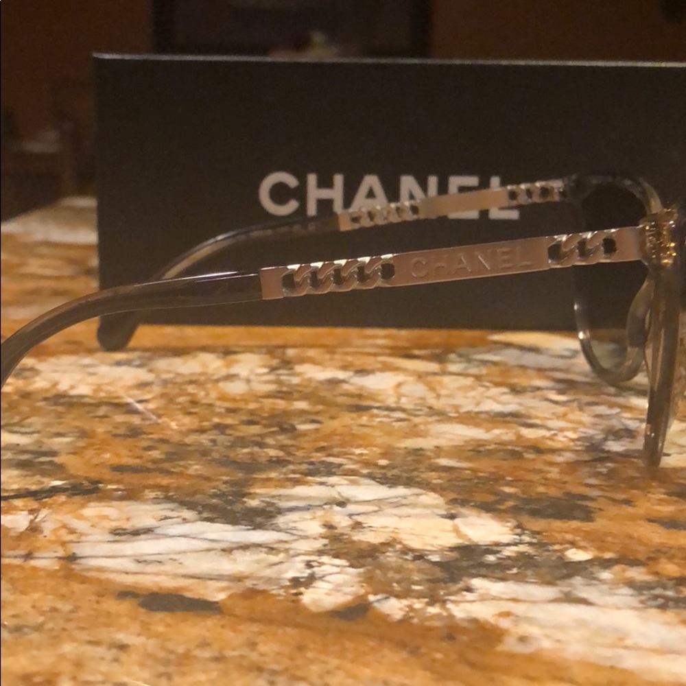 Chanel sunglasses - Picture 2 of 8